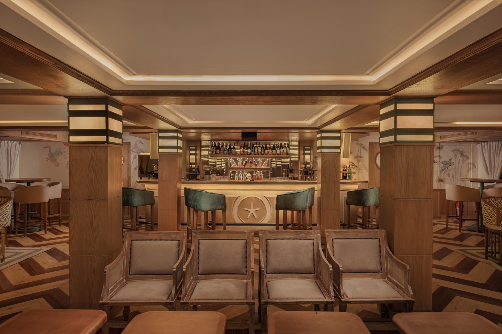 Onboard evening at the Hat-Hor Lounge on M/S DWA