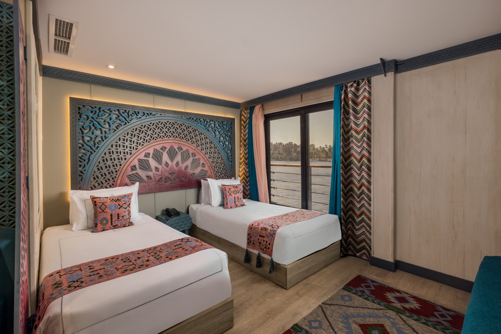 Deluxe cabin on M/S DWA
