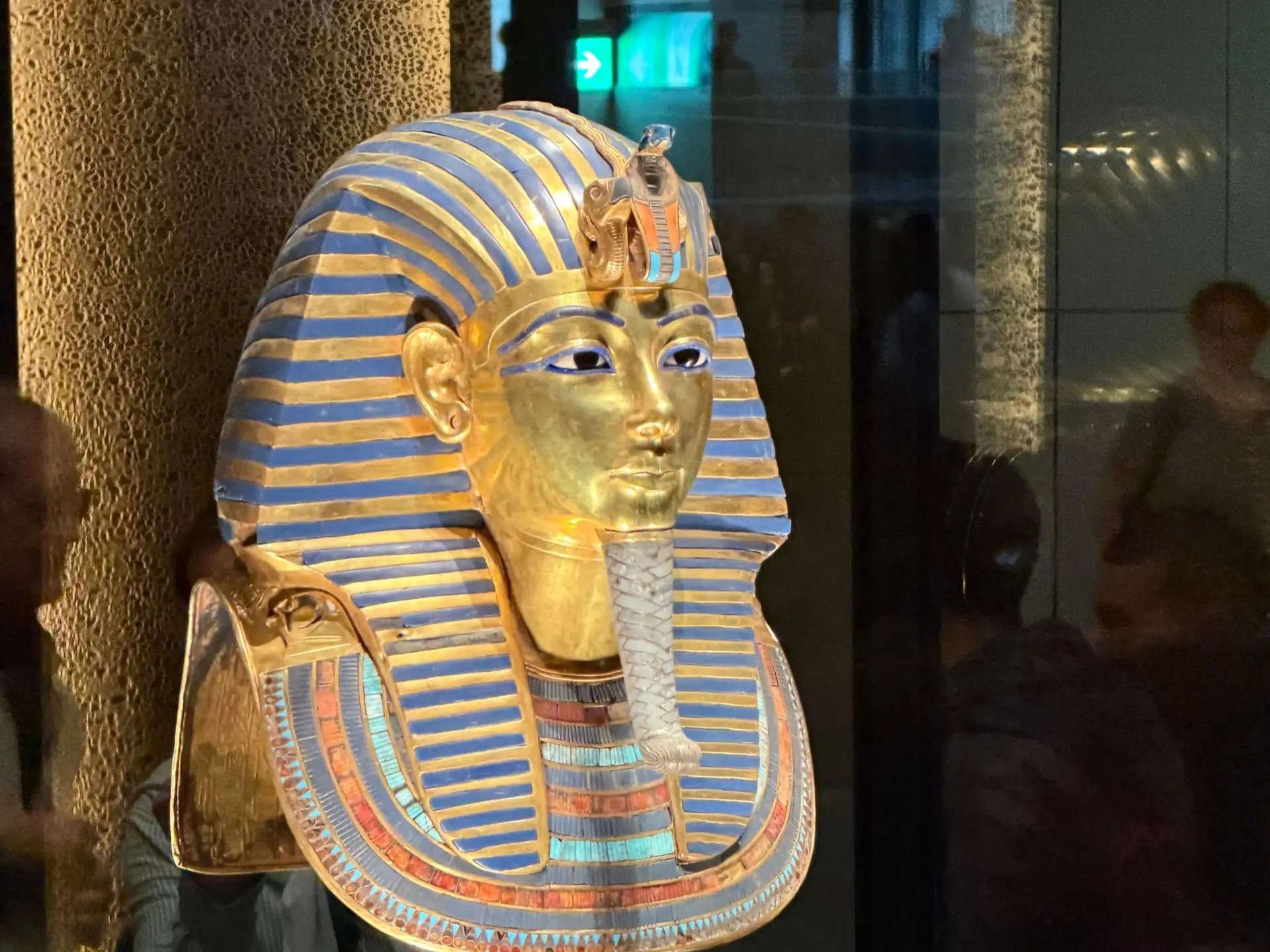 Tutankhamun mask display