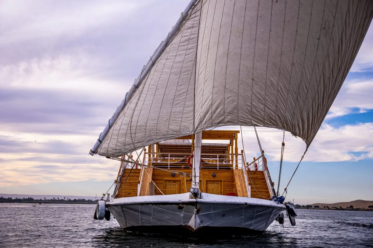 Twin Deluxe cabin aboard the Akhenaton Dahabiya
