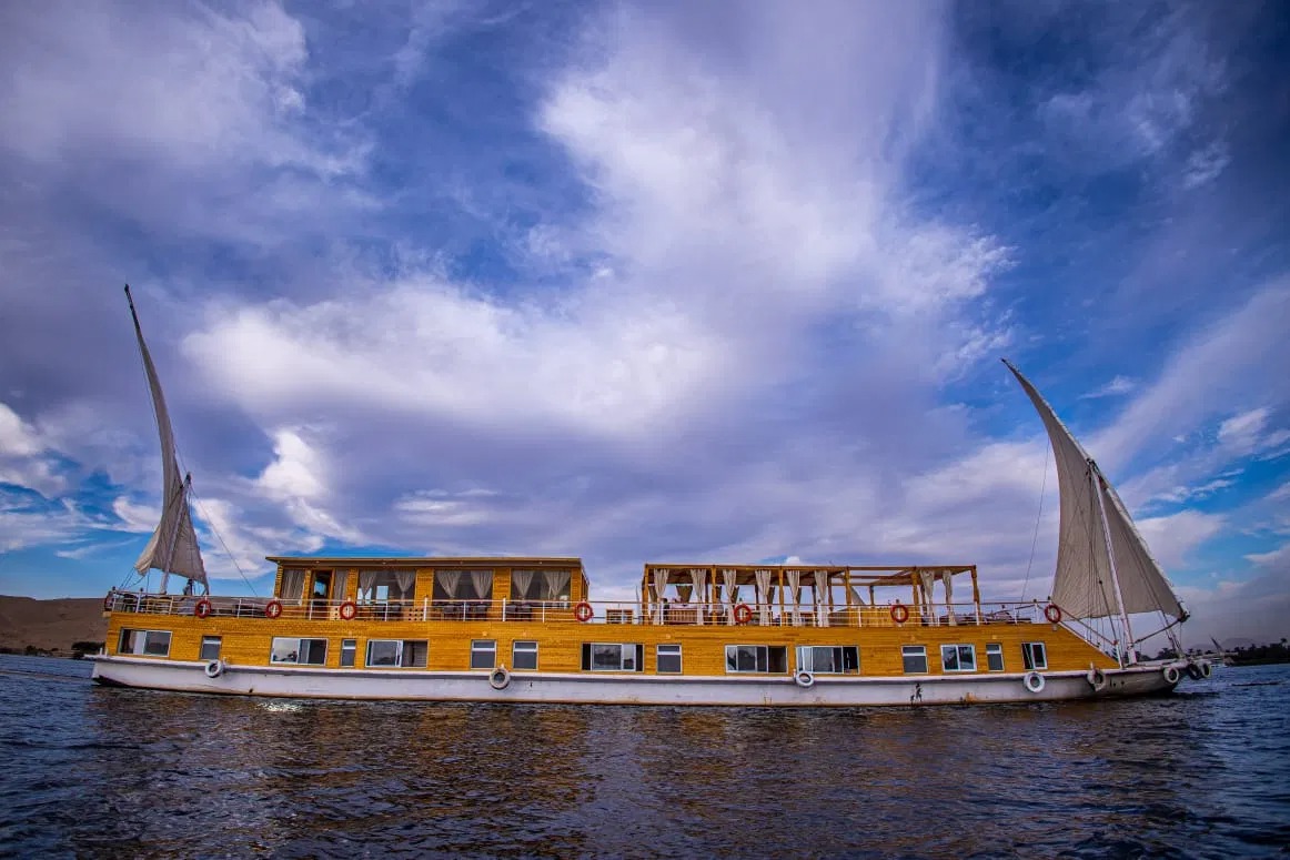 Sundowner on the Nawara Dahabiya